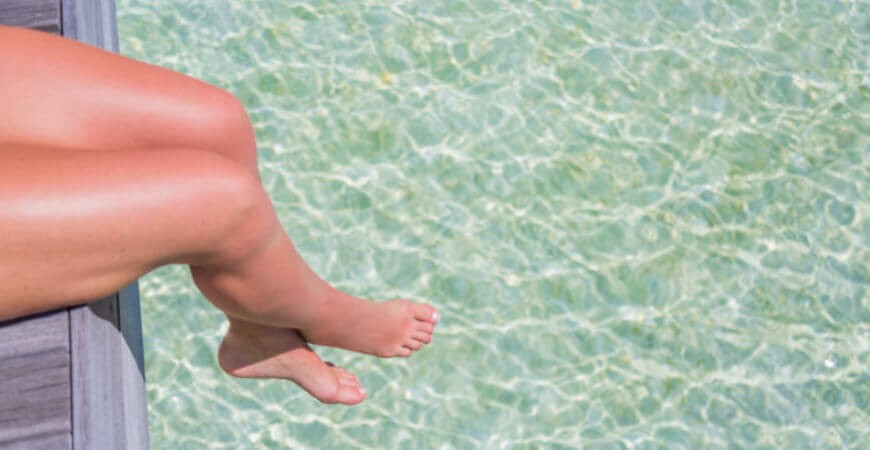 Piedi gonfi d'estate: cause, prevenzione e rimedi